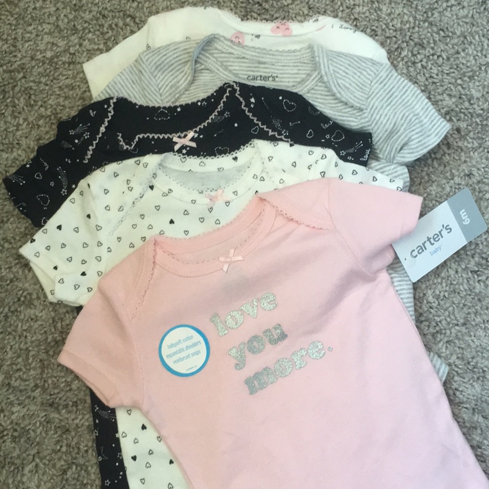 NWT Carter’s set of 5 Onesies 6m
